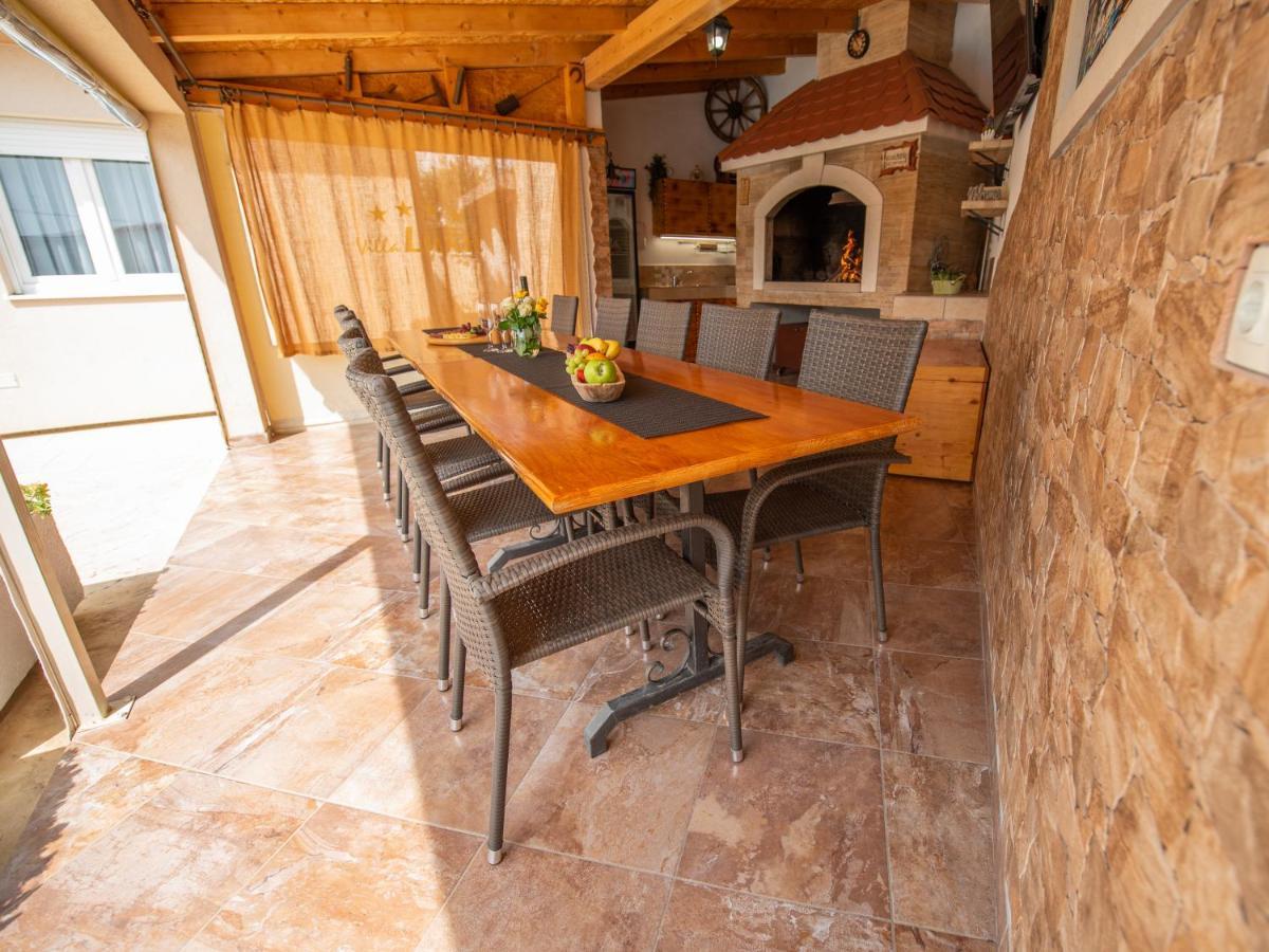 Beautiful Holiday Home "Villa Luka" Kaštel Štafilić Buitenkant foto