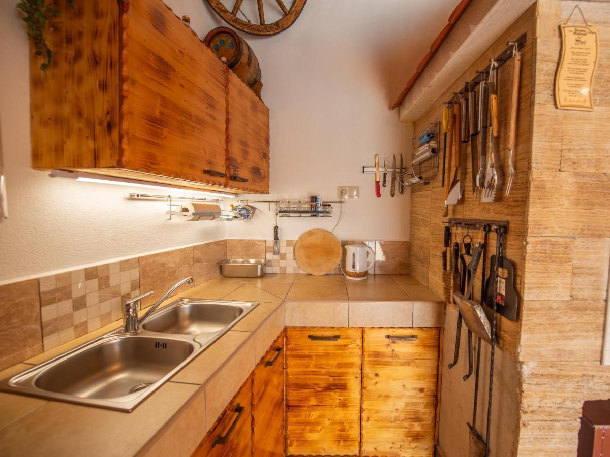 Beautiful Holiday Home "Villa Luka" Kaštel Štafilić Buitenkant foto