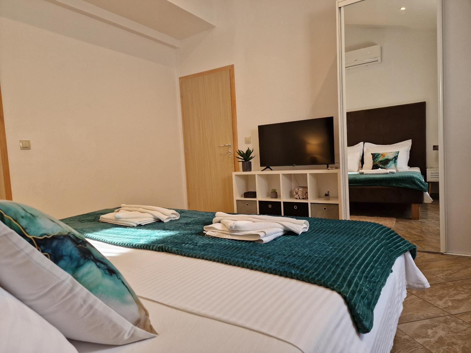 Beautiful Holiday Home "Villa Luka" Kaštel Štafilić Buitenkant foto