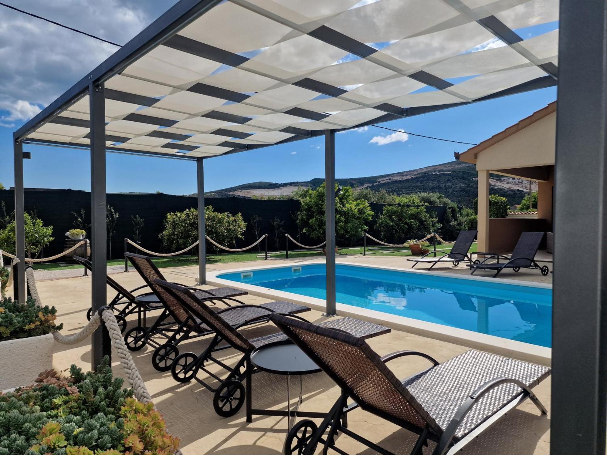 Beautiful Holiday Home "Villa Luka" Kaštel Štafilić Buitenkant foto
