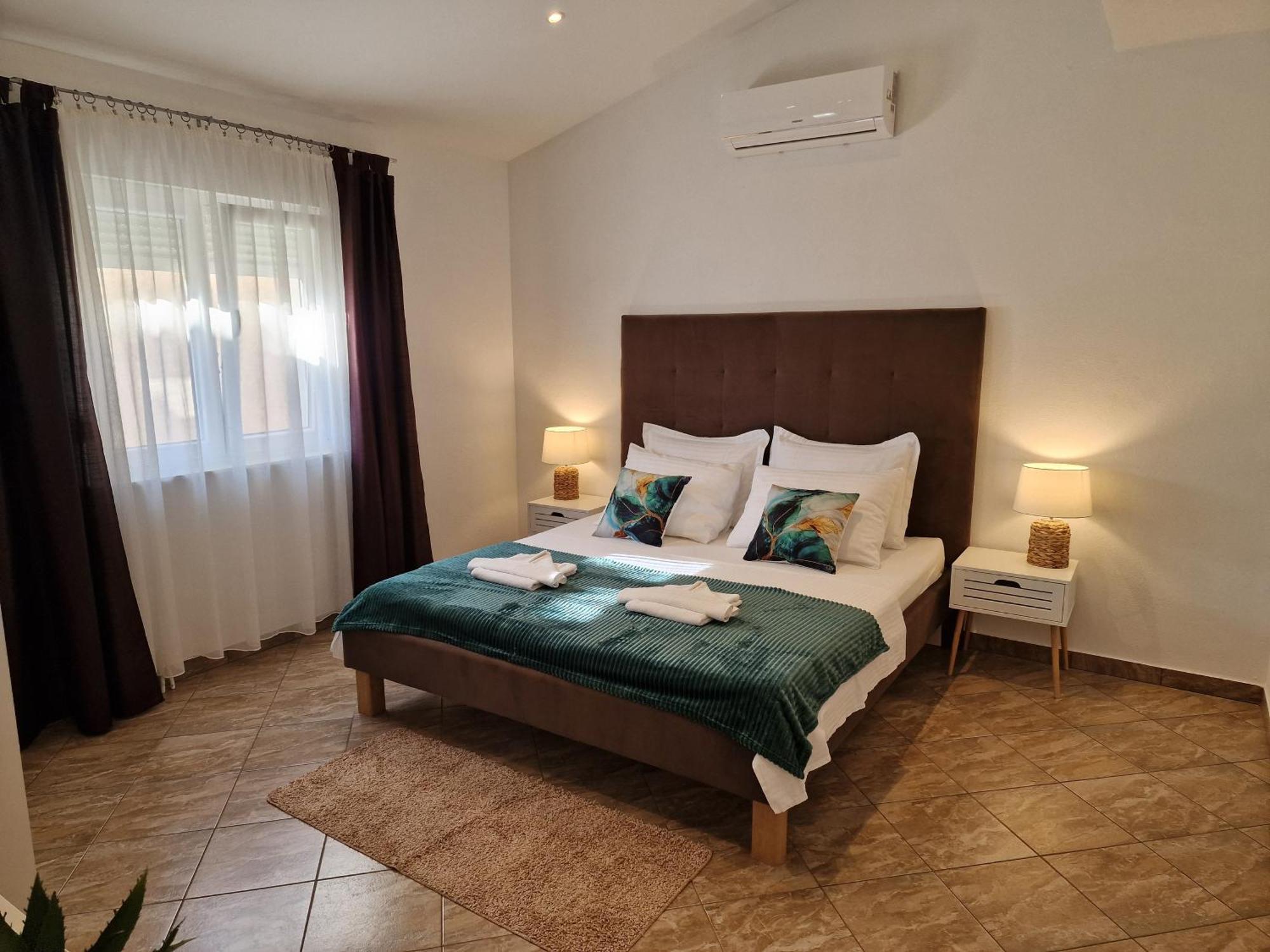 Beautiful Holiday Home "Villa Luka" Kaštel Štafilić Buitenkant foto